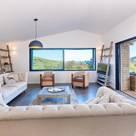 Sleeps 6 Pool Air Con Wifi Pricojo