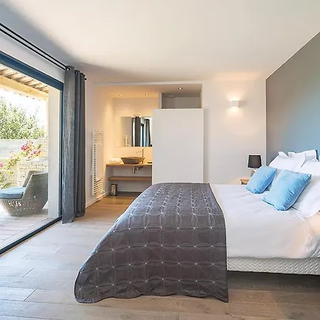 Sleeps 6 Pool Air Con Wifi *